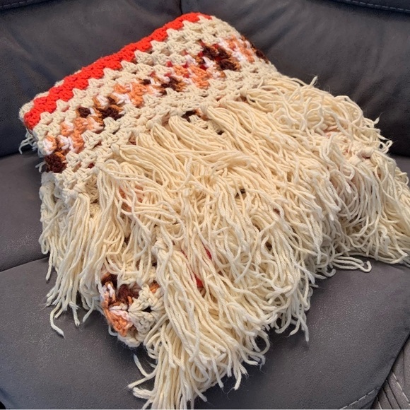 Vintage 1970s Hand Crochet Square Fall Cozy Retro Fringe Throw Blanket - Picture 3 of 4